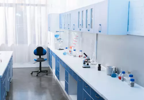 HOSPITAIS E LABORATÓRIOS